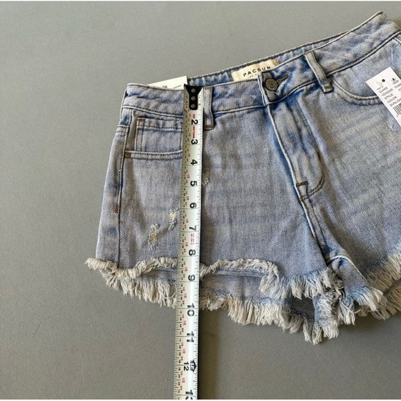 Frayed Hem Denim Shorts- Size 24 - Picture 3 of 6